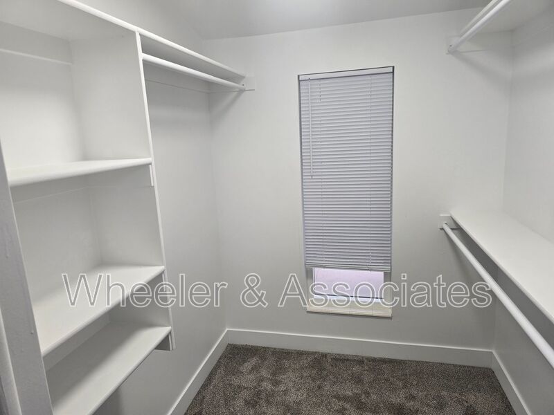 1 Bed, 1 Bath Ogden Townhouse| 942 Sq Ft, Vaulted Great Room, In-Unit Laundry property image