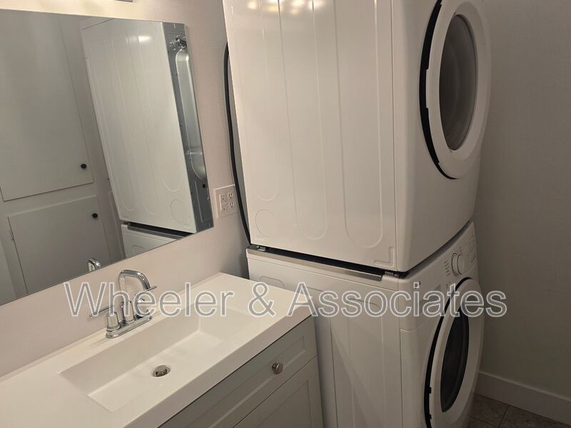 1 Bed, 1 Bath Ogden Townhouse| 942 Sq Ft, Vaulted Great Room, In-Unit Laundry property image
