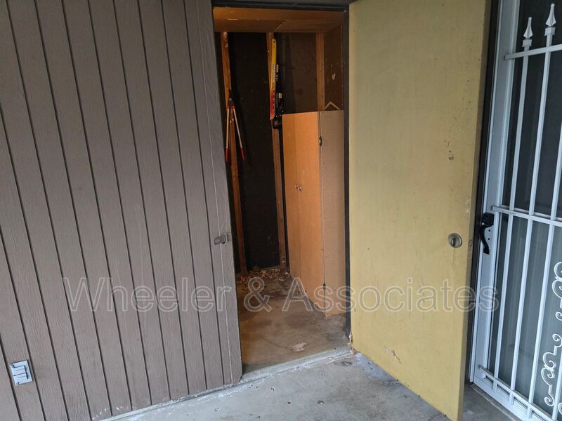 1 Bed, 1 Bath Ogden Townhouse| 942 Sq Ft, Vaulted Great Room, In-Unit Laundry property image