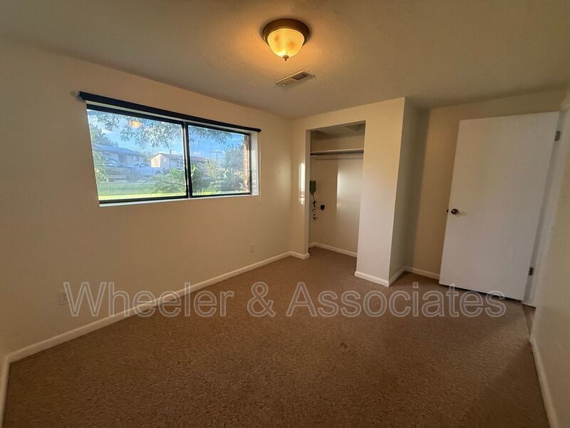 All utilities paid 2 bed 1 bath daylight duplex, with 1 bath has washer and dryer included with water softener. property image