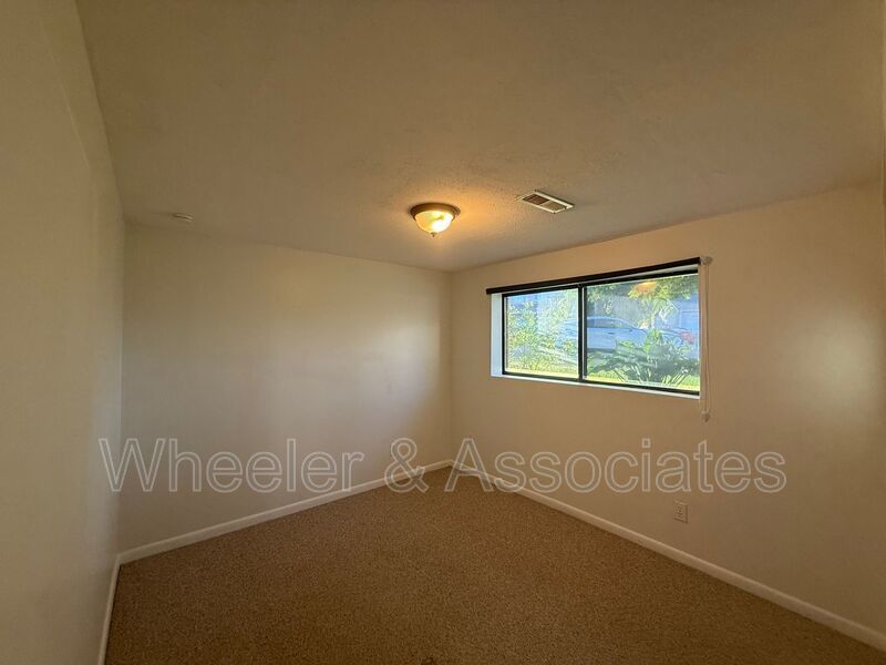 All utilities paid 2 bed 1 bath daylight duplex, with 1 bath has washer and dryer included with water softener. property image