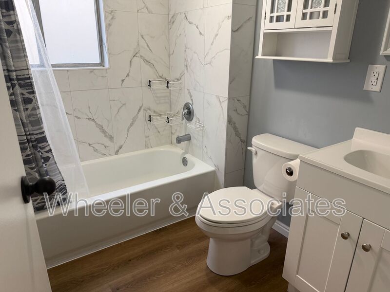 All utilities paid 2 bed 1 bath daylight duplex, with 1 bath has washer and dryer included with water softener. property image