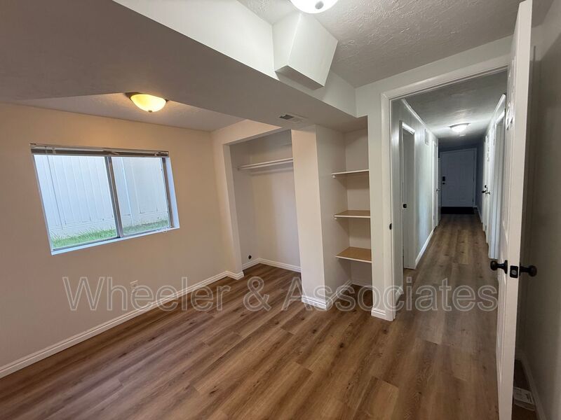 All utilities paid 2 bed 1 bath daylight duplex, with 1 bath has washer and dryer included with water softener. property image