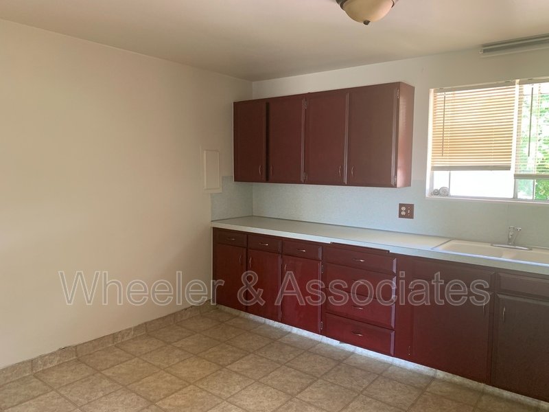 2 bedroom 1 bath apartment in Clearfield unit S  with Central Air and dishwasher. property image
