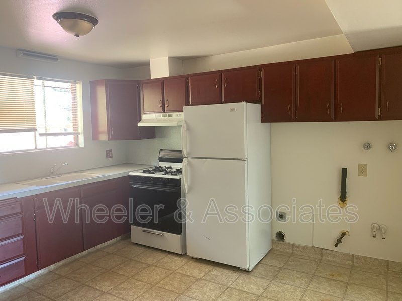 2 bedroom 1 bath apartment in Clearfield unit S  with Central Air and dishwasher. property image