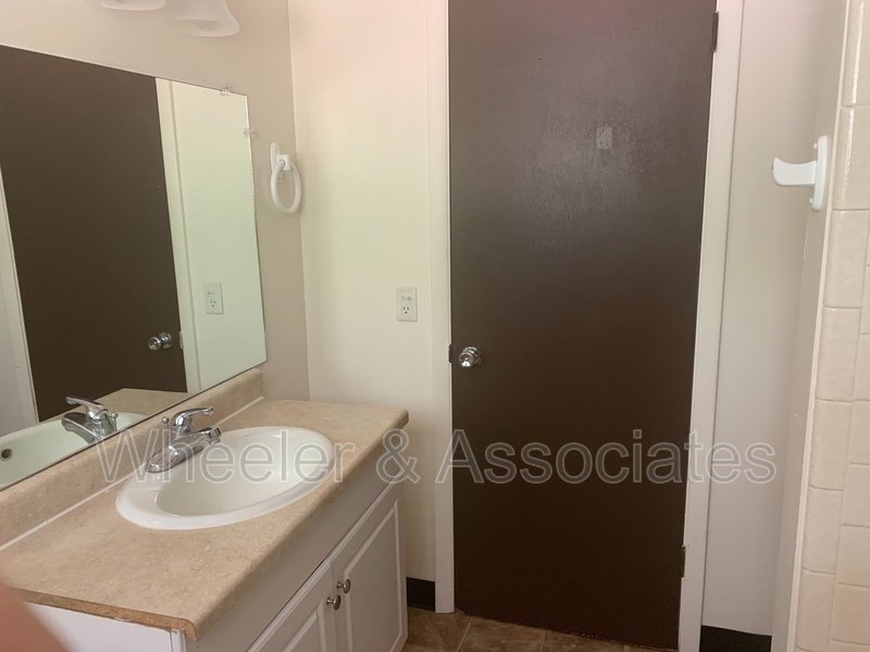 2 bedroom 1 bath apartment in Clearfield unit S  with Central Air and dishwasher. property image