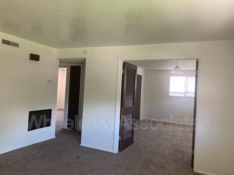 2 bedroom 1 bath apartment in Clearfield unit S  with Central Air and dishwasher. property image