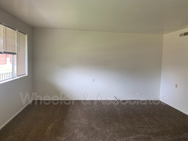 2 bedroom 1 bath apartment in Clearfield unit S  with Central Air and dishwasher. property image